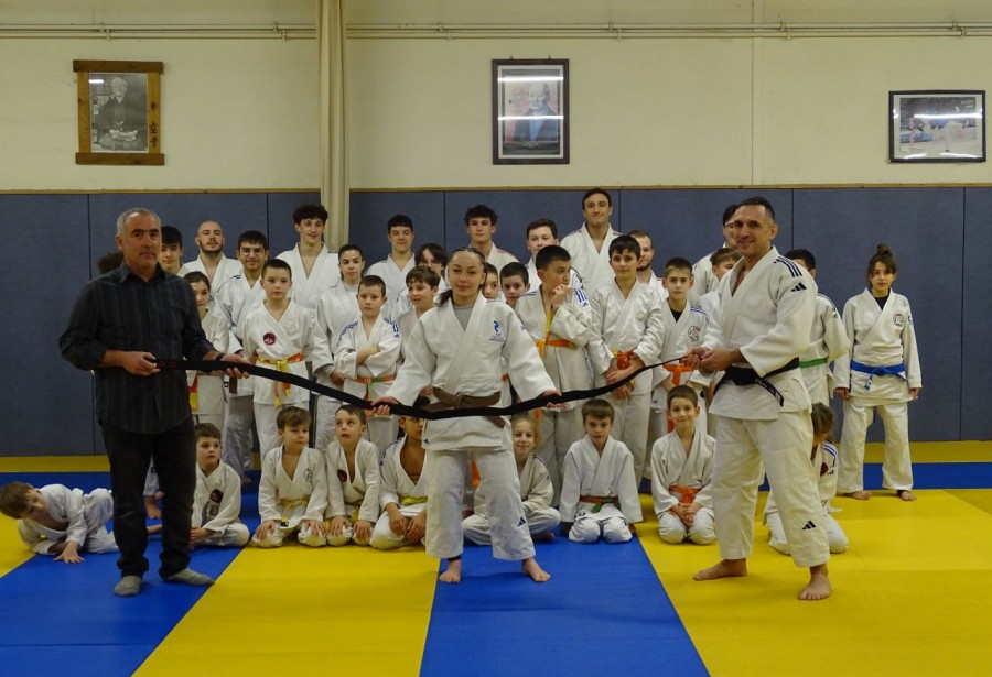 LILOU VIODRIN RECOIT LA CEINTURE NOIRE 1er DAN