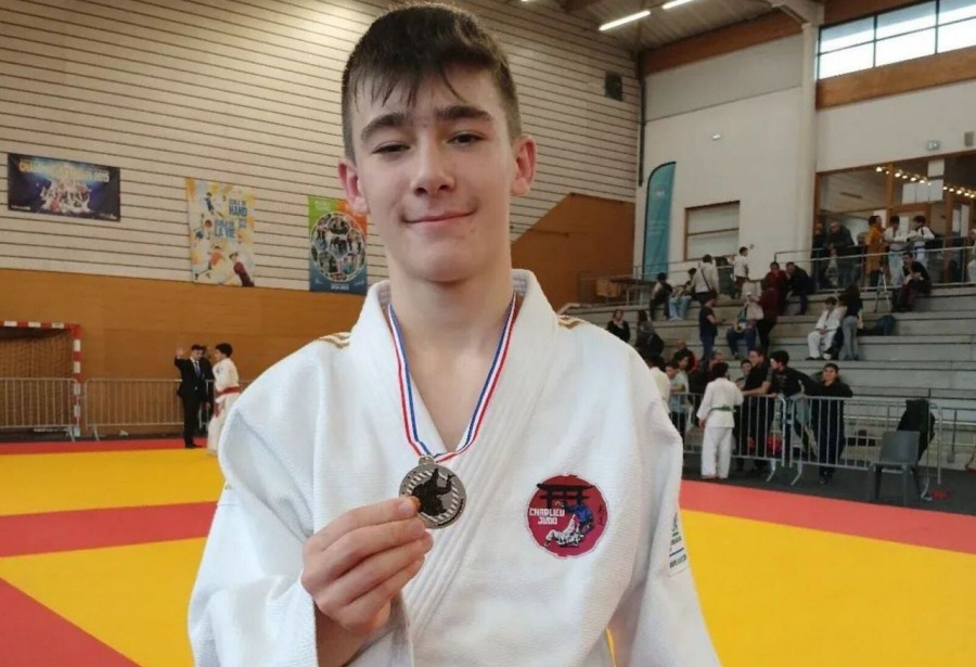 ARNAUD DESCHAMPS EN OR AU CIRCUIT AURA MINIMES EN ARDECHE