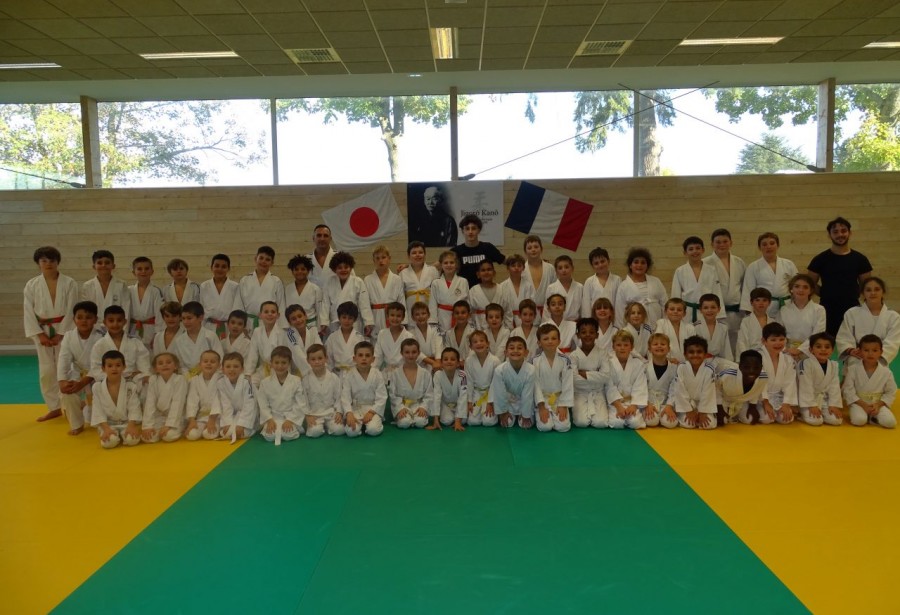 60 JUDOKAS DES DOJOS CHARLIEU-RIORGES RASSEMBLES EN STAGE A RIORGES